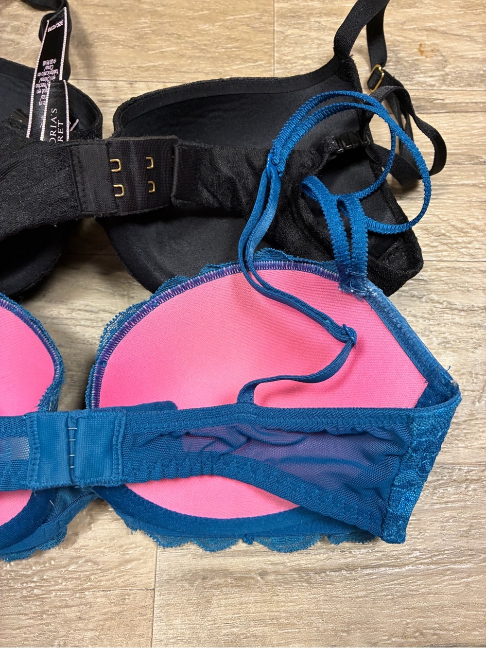 Victoria Secret 2 Push Up Bras PINK Date Logo Lace - Picture 6 of 11